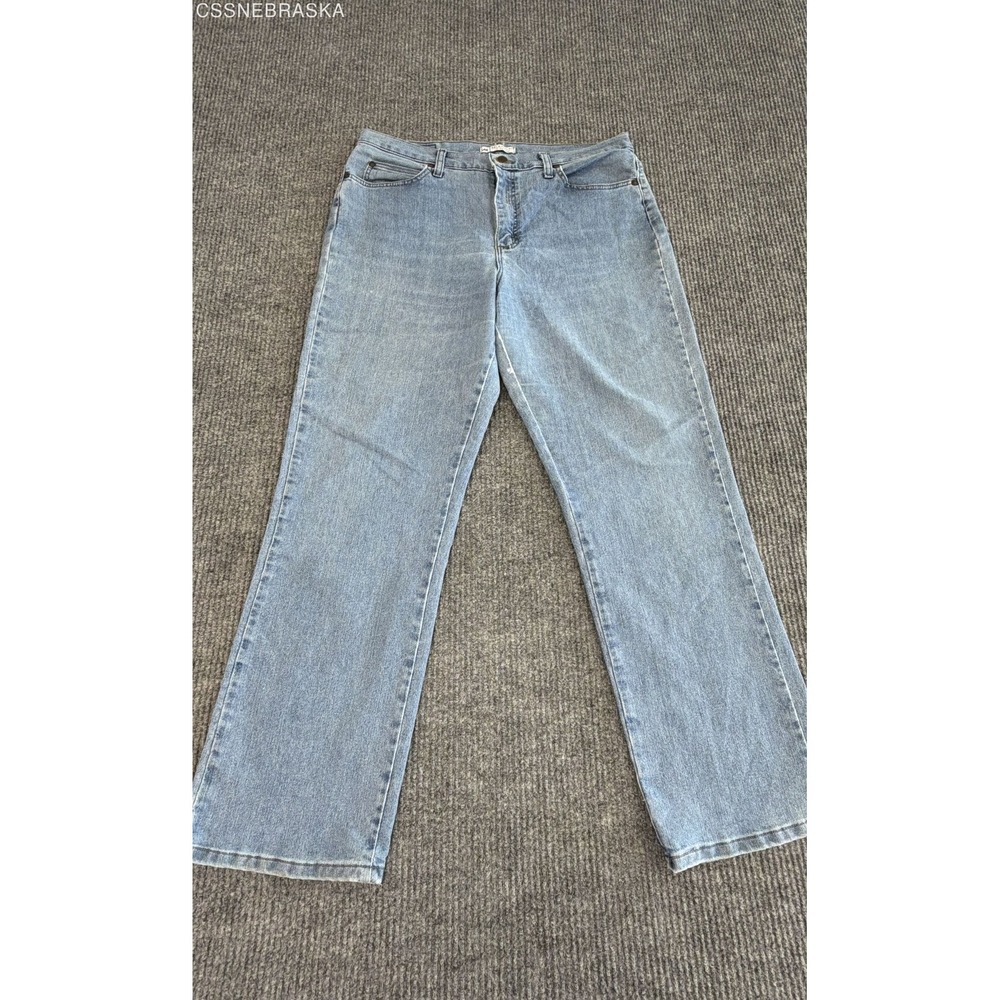Lee Women's Relaxed Fit High Rise Straight Leg Light Wash Blue Denim Jeans 16M